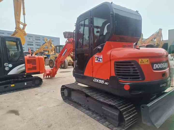 Used Mini Excavator DX55-9C Doosan Excavator 5 Tonnes High Performance Low Price for Sale Dh55 Dh60 Dx55 Dx60 in Stock - Miniescavatore: foto 5 Used Mini Excavator DX55-9C Doosan Excavator 5 Tonnes High Performance Low Price for Sale Dh55 Dh60 Dx55 Dx60 in Stock - Miniescavatore: foto 5