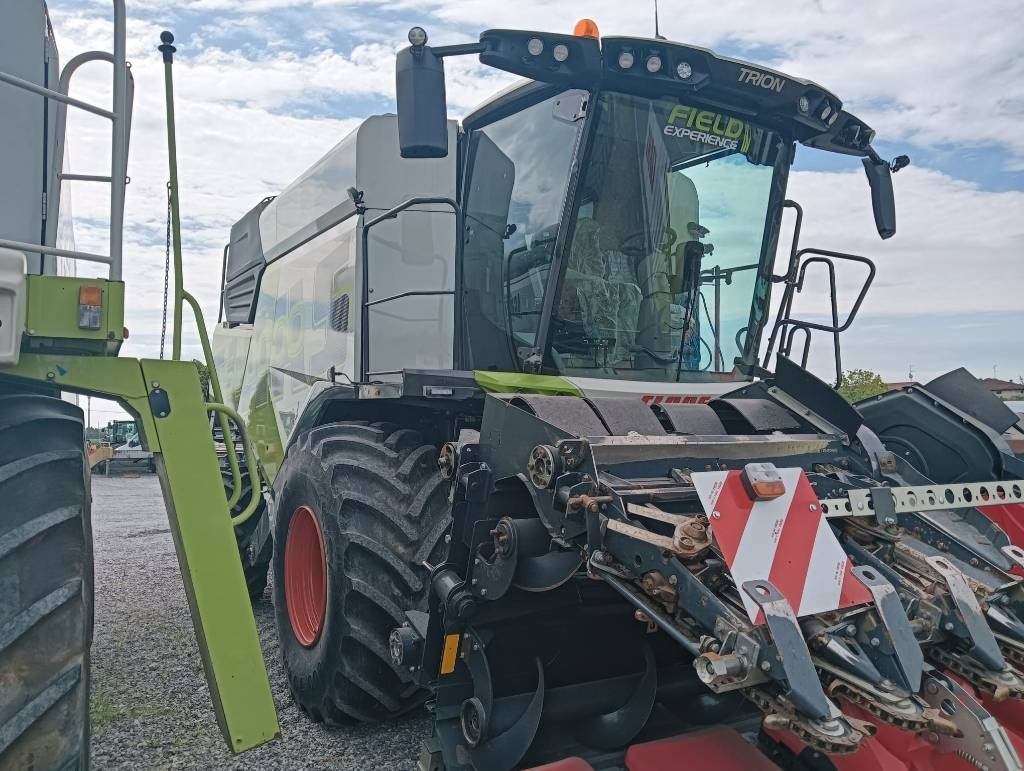 Claas TRION 750 - Mietitrebbia: foto 1 Claas TRION 750 - Mietitrebbia: foto 1