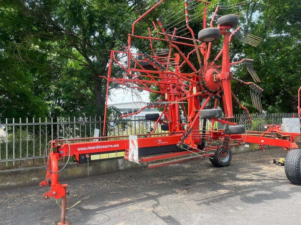 Kuhn GA 8121 - Voltafieno: foto 3 Kuhn GA 8121 - Voltafieno: foto 3