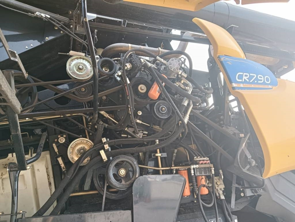 New Holland CR 7.90 - Mietitrebbia: foto 5 New Holland CR 7.90 - Mietitrebbia: foto 5
