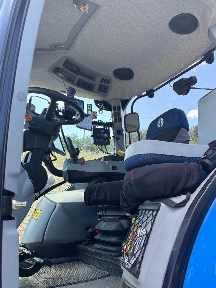 New Holland T6.165 - Trattore: foto 4 New Holland T6.165 - Trattore: foto 4
