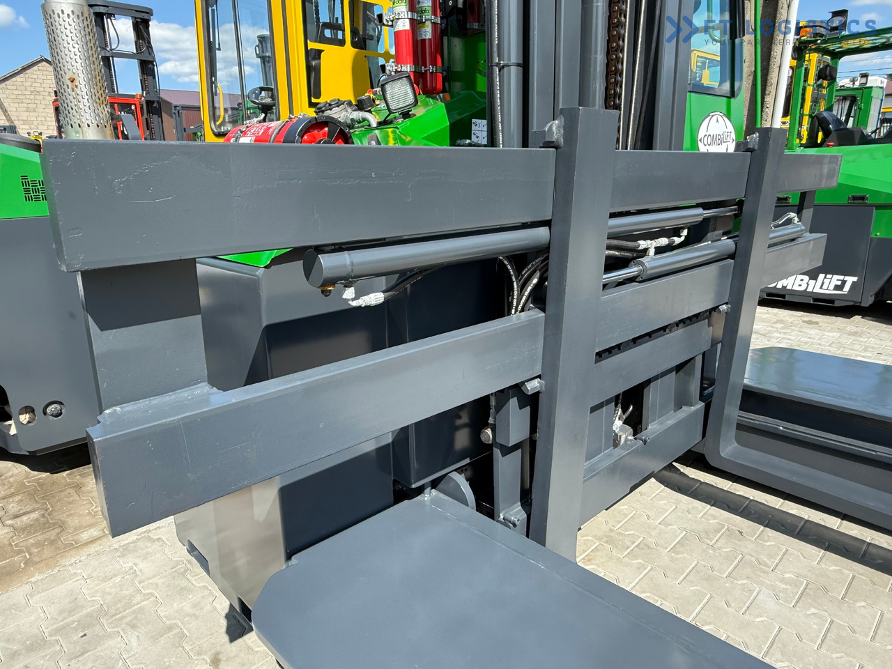 COMBILIFT C5000E / ELECTRIC / TRIPLEX 8300MM / FULL FREE LIFT / WIDE POSITIONER / FORK SIDESHIFT / BATTERY LIKE NEW - Elevatore 4 vie: foto 5 COMBILIFT C5000E / ELECTRIC / TRIPLEX 8300MM / FULL FREE LIFT / WIDE POSITIONER / FORK SIDESHIFT / BATTERY LIKE NEW - Elevatore 4 vie: foto 5