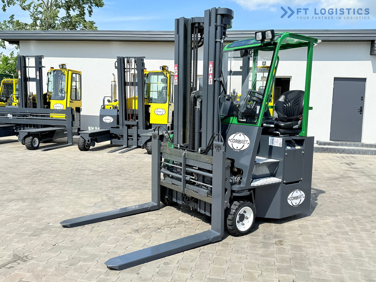 COMBILIFT CB2500 / DIESEL / EXTENDABLE FORKS / TRIPLEX / 5500MM / FREE LIFT / SIDE SHIFT / FORK POSITIONER / LIKE NEW - Elevatore 4 vie: foto 1 COMBILIFT CB2500 / DIESEL / EXTENDABLE FORKS / TRIPLEX / 5500MM / FREE LIFT / SIDE SHIFT / FORK POSITIONER / LIKE NEW - Elevatore 4 vie: foto 1