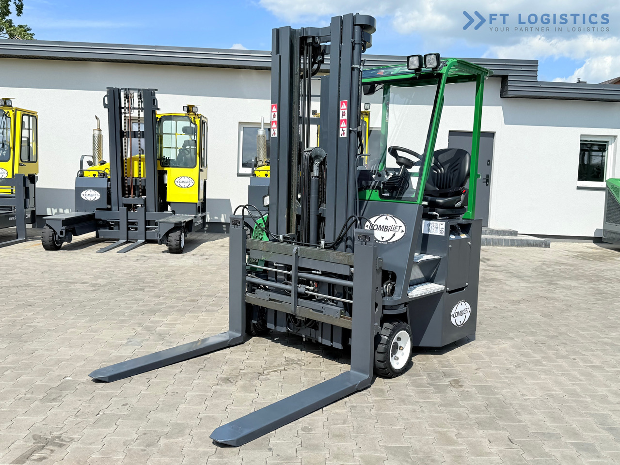 COMBILIFT CB2500 / DIESEL / EXTENDABLE FORKS / TRIPLEX / 5500MM / FREE LIFT / SIDE SHIFT / FORK POSITIONER / LIKE NEW - Elevatore 4 vie: foto 2 COMBILIFT CB2500 / DIESEL / EXTENDABLE FORKS / TRIPLEX / 5500MM / FREE LIFT / SIDE SHIFT / FORK POSITIONER / LIKE NEW - Elevatore 4 vie: foto 2