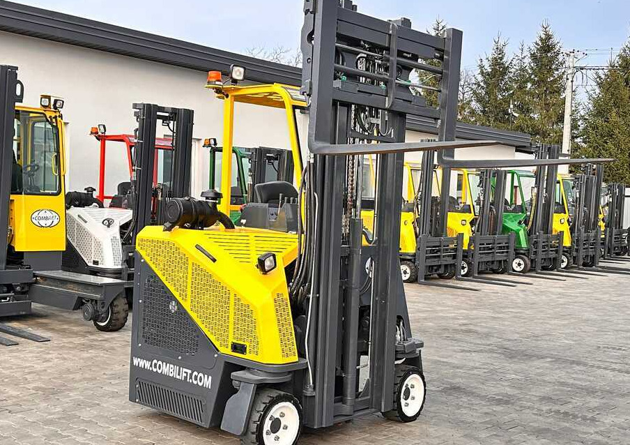 Combilift C2500CB / DUPLEX / 4100MM / DIESEL / FREE LIFT / FORK POSITIONER / SIDE SHIFT / LIKE NEW - Elevatore 4 vie: foto 1 Combilift C2500CB / DUPLEX / 4100MM / DIESEL / FREE LIFT / FORK POSITIONER / SIDE SHIFT / LIKE NEW - Elevatore 4 vie: foto 1
