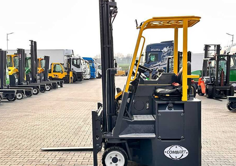 Combilift C2500CB / DUPLEX / 4100MM / DIESEL / FREE LIFT / FORK POSITIONER / SIDE SHIFT / LIKE NEW - Elevatore 4 vie: foto 3 Combilift C2500CB / DUPLEX / 4100MM / DIESEL / FREE LIFT / FORK POSITIONER / SIDE SHIFT / LIKE NEW - Elevatore 4 vie: foto 3