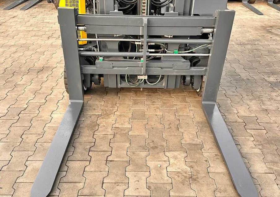 Combilift C2500CB / DUPLEX / 4100MM / DIESEL / FREE LIFT / FORK POSITIONER / SIDE SHIFT / LIKE NEW - Elevatore 4 vie: foto 5 Combilift C2500CB / DUPLEX / 4100MM / DIESEL / FREE LIFT / FORK POSITIONER / SIDE SHIFT / LIKE NEW - Elevatore 4 vie: foto 5