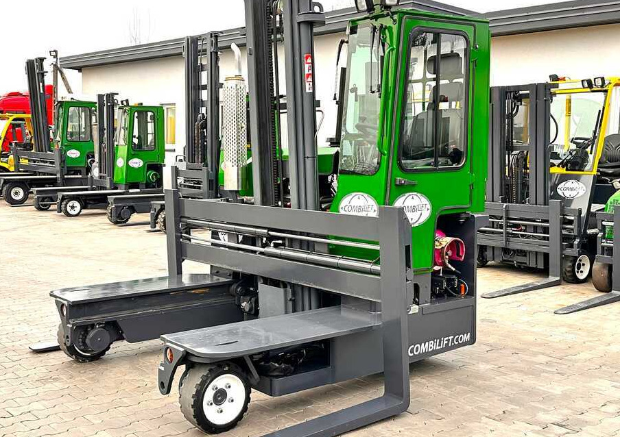 Combilift C3000 / 4100 MM / 3 TONS / PLATFORM / 1939 MTH / LPG / LIKE NEW - Elevatore 4 vie: foto 1 Combilift C3000 / 4100 MM / 3 TONS / PLATFORM / 1939 MTH / LPG / LIKE NEW - Elevatore 4 vie: foto 1