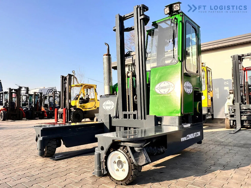 Combilift C3000 / DUPLEX / 4100MM / LPG / FREE LIFT / Like New C3000 / DUPLEX / 4100MM / LPG / FREE LIFT / Like New - Elevatore 4 vie: foto 5 Combilift C3000 / DUPLEX / 4100MM / LPG / FREE LIFT / Like New C3000 / DUPLEX / 4100MM / LPG / FREE LIFT / Like New - Elevatore 4 vie: foto 5