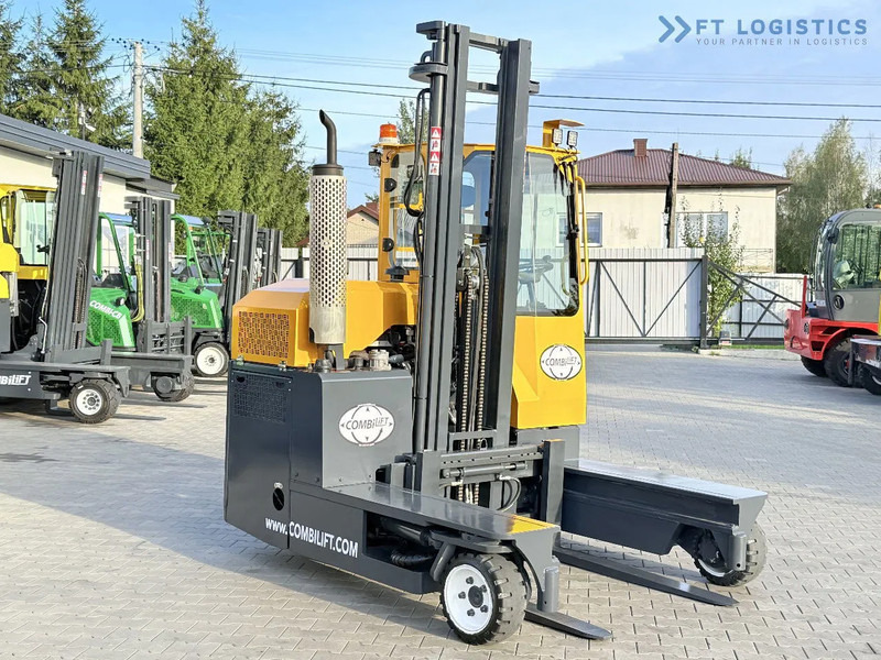 Combilift C3000 / GAS / DUPLEX 4500MM / ONLY 3096 HOURS / FORK SIDE SHIFT / FULL CABIN / EXCELLENT CONDITION / Wide range of four-way and - Elevatore 4 vie: foto 5 Combilift C3000 / GAS / DUPLEX 4500MM / ONLY 3096 HOURS / FORK SIDE SHIFT / FULL CABIN / EXCELLENT CONDITION / Wide range of four-way and - Elevatore 4 vie: foto 5