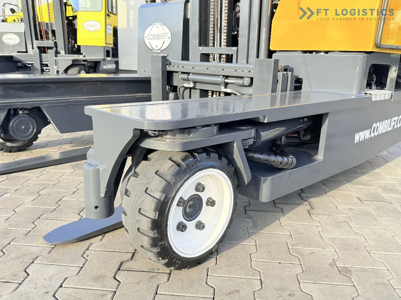 Combilift C3000 / GAS / DUPLEX 4500MM / ONLY 3096 HOURS / FORK SIDE SHIFT / FULL CABIN / EXCELLENT CONDITION / Wide range of four-way and - Elevatore 4 vie: foto 4 Combilift C3000 / GAS / DUPLEX 4500MM / ONLY 3096 HOURS / FORK SIDE SHIFT / FULL CABIN / EXCELLENT CONDITION / Wide range of four-way and - Elevatore 4 vie: foto 4