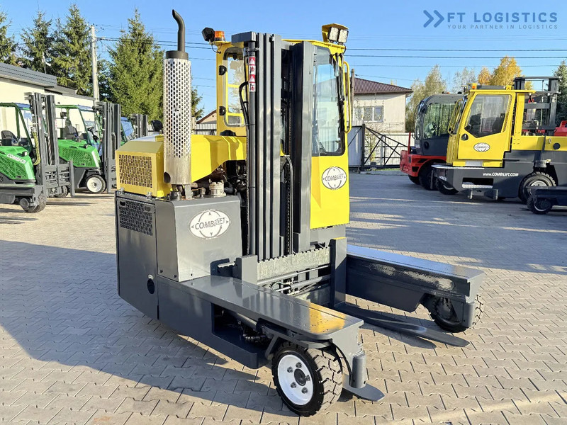 Combilift C3000 / GAS / TRIPLEX 4900MM / FREE LIFT / FORK POSITIONER / FULL CABIN / EXCELLENT CONDITION / Wide range of four-way and side - Elevatore 4 vie: foto 5 Combilift C3000 / GAS / TRIPLEX 4900MM / FREE LIFT / FORK POSITIONER / FULL CABIN / EXCELLENT CONDITION / Wide range of four-way and side - Elevatore 4 vie: foto 5