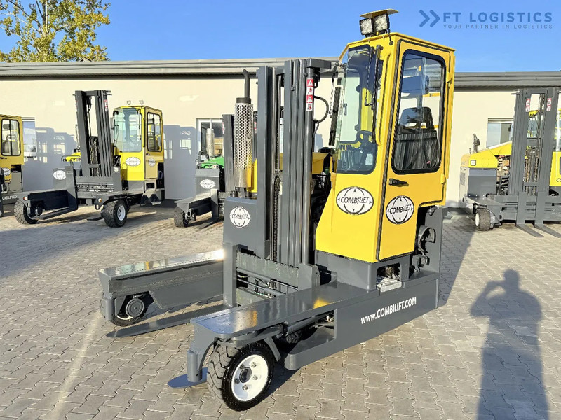 Combilift C3000 / GAS / TRIPLEX 4900MM / FREE LIFT / FORK POSITIONER / FULL CABIN / EXCELLENT CONDITION / Wide range of four-way and side - Elevatore 4 vie: foto 1 Combilift C3000 / GAS / TRIPLEX 4900MM / FREE LIFT / FORK POSITIONER / FULL CABIN / EXCELLENT CONDITION / Wide range of four-way and side - Elevatore 4 vie: foto 1