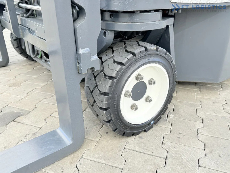 Combilift C3000CB / GAS / TRIPLEX 4900MM / FREE LIFT / FORK POSITIONER / SIDE SHIFT / EXCELLENT CONDITION / Wide range of four-way and sid - Elevatore 4 vie: foto 4 Combilift C3000CB / GAS / TRIPLEX 4900MM / FREE LIFT / FORK POSITIONER / SIDE SHIFT / EXCELLENT CONDITION / Wide range of four-way and sid - Elevatore 4 vie: foto 4