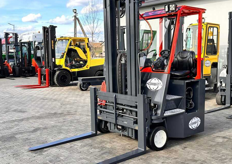 Combilift C3000CB / LPG / TRIPLEX / 5500MM / FREE LIFT / SIDE SHIFT + FORK POSITIONER / LIKE NEW - Elevatore 4 vie: foto 1 Combilift C3000CB / LPG / TRIPLEX / 5500MM / FREE LIFT / SIDE SHIFT + FORK POSITIONER / LIKE NEW - Elevatore 4 vie: foto 1