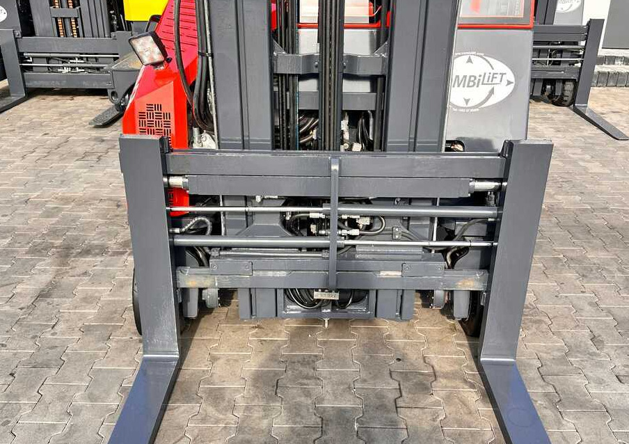 Elevatore 4 vie Combilift C3000CB / LPG / TRIPLEX / 5500MM / FREE LIFT / SIDE SHIFT + FORK POSITIONER / LIKE NEW: foto 33