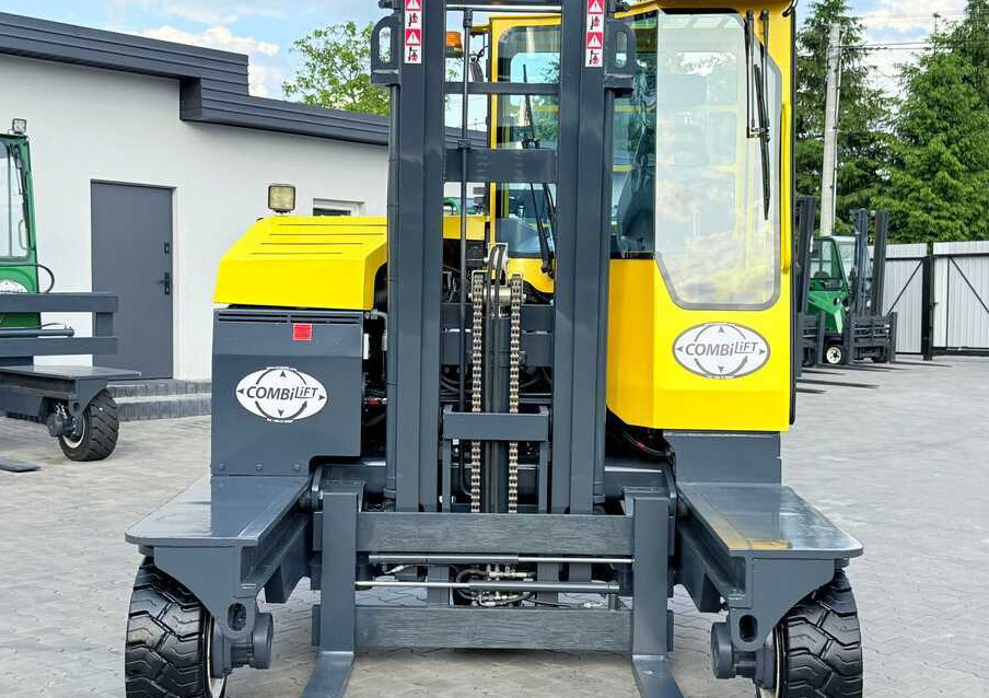 Combilift C3000XL / DUPLEX - 3200MM / FREE LIFT / XL CABIN / SIDESHIFT / ONLY 3087 HOURS / LIKE NEW - Elevatore 4 vie: foto 4 Combilift C3000XL / DUPLEX - 3200MM / FREE LIFT / XL CABIN / SIDESHIFT / ONLY 3087 HOURS / LIKE NEW - Elevatore 4 vie: foto 4