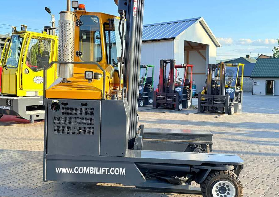 Elevatore 4 vie Combilift C4000 / GAS / TRIPLEX – 5600MM / FREE LIFT / FORK SIDESHIFT / LIKE NEW: foto 8