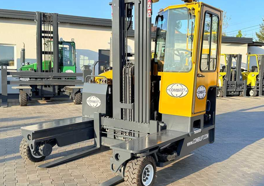 Elevatore 4 vie Combilift C4000 / GAS / TRIPLEX – 5600MM / FREE LIFT / FORK SIDESHIFT / LIKE NEW: foto 13