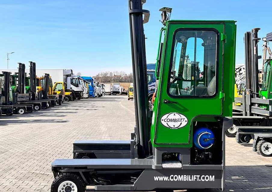Combilift C4000 / LPG / DUPLEX / 4500MM / FREE LIFT / LIKE NEW - Elevatore 4 vie: foto 3 Combilift C4000 / LPG / DUPLEX / 4500MM / FREE LIFT / LIKE NEW - Elevatore 4 vie: foto 3