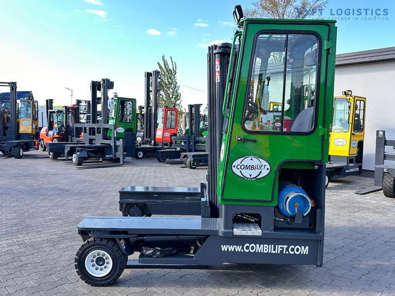 Combilift C4000 / TRIPLEX / 4900MM / LPG / FREE LIFT / FORK SHIFT / LIKE NEW C4000 / TRIPLEX / 4900MM / LPG / FREE LIFT / FORK SHIFT / LIK - Elevatore 4 vie: foto 2 Combilift C4000 / TRIPLEX / 4900MM / LPG / FREE LIFT / FORK SHIFT / LIKE NEW C4000 / TRIPLEX / 4900MM / LPG / FREE LIFT / FORK SHIFT / LIK - Elevatore 4 vie: foto 2