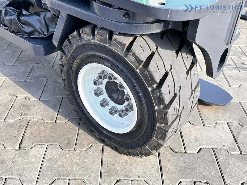 Combilift C4000 / TRIPLEX / 4900MM / LPG / FREE LIFT / FORK SHIFT / LIKE NEW C4000 / TRIPLEX / 4900MM / LPG / FREE LIFT / FORK SHIFT / LIK - Elevatore 4 vie: foto 5 Combilift C4000 / TRIPLEX / 4900MM / LPG / FREE LIFT / FORK SHIFT / LIKE NEW C4000 / TRIPLEX / 4900MM / LPG / FREE LIFT / FORK SHIFT / LIK - Elevatore 4 vie: foto 5