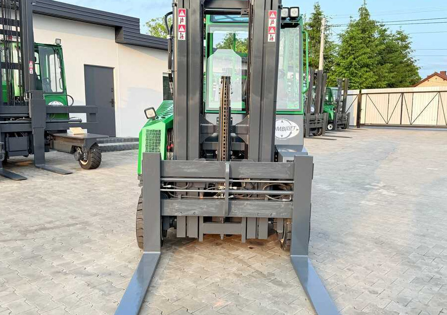 Combilift C4000CB / TRIPLEX - 5200MM / LPG / FREE LIFT / FORK POSITIONER / FORK SIDESHIFT / HEIGHT 2450MM / LIKE NEW - Elevatore 4 vie: foto 3 Combilift C4000CB / TRIPLEX - 5200MM / LPG / FREE LIFT / FORK POSITIONER / FORK SIDESHIFT / HEIGHT 2450MM / LIKE NEW - Elevatore 4 vie: foto 3
