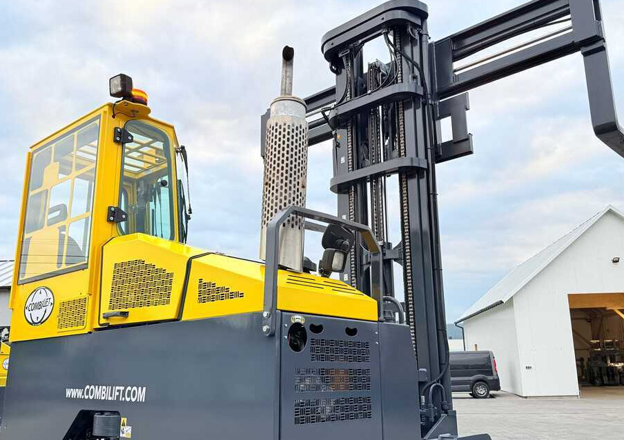 Elevatore 4 vie Combilift C5000 / TRIPLEX 7500MM / WIDE FORK POSITIONER / FREE LIFT / NEW TYRES / HEATED CABIN: foto 34