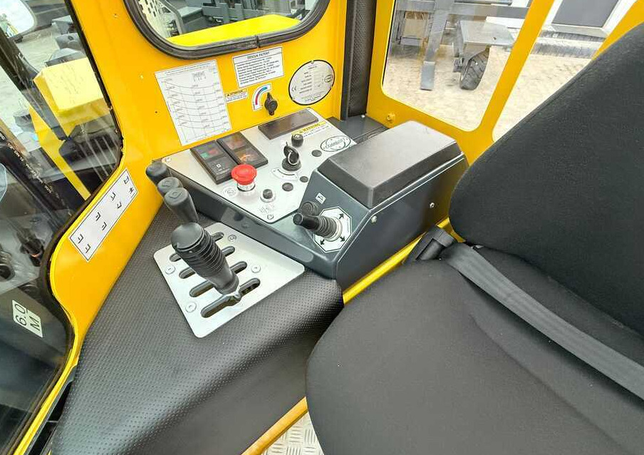 Elevatore 4 vie Combilift C5000 / TRIPLEX 7500MM / WIDE FORK POSITIONER / FREE LIFT / NEW TYRES / HEATED CABIN: foto 19