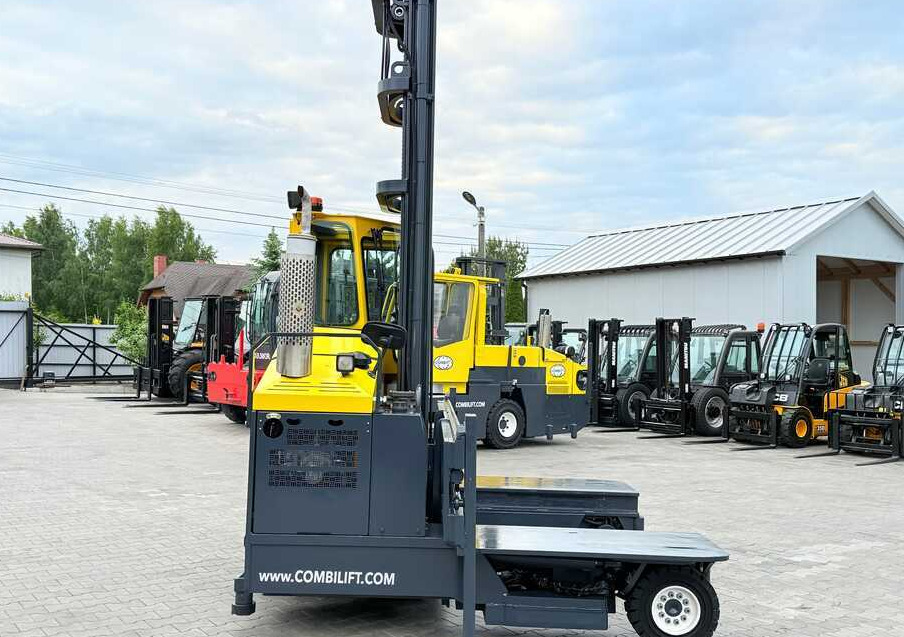 Elevatore 4 vie Combilift C5000 / TRIPLEX 7500MM / WIDE FORK POSITIONER / FREE LIFT / NEW TYRES / HEATED CABIN: foto 6