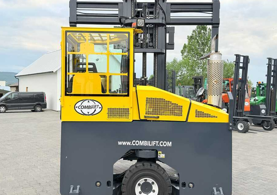 Elevatore 4 vie Combilift C5000 / TRIPLEX 7500MM / WIDE FORK POSITIONER / FREE LIFT / NEW TYRES / HEATED CABIN: foto 36