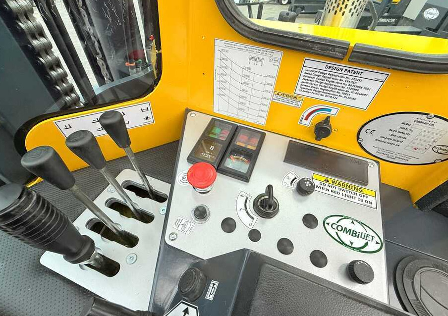 Elevatore 4 vie Combilift C5000 / TRIPLEX 7500MM / WIDE FORK POSITIONER / FREE LIFT / NEW TYRES / HEATED CABIN: foto 17