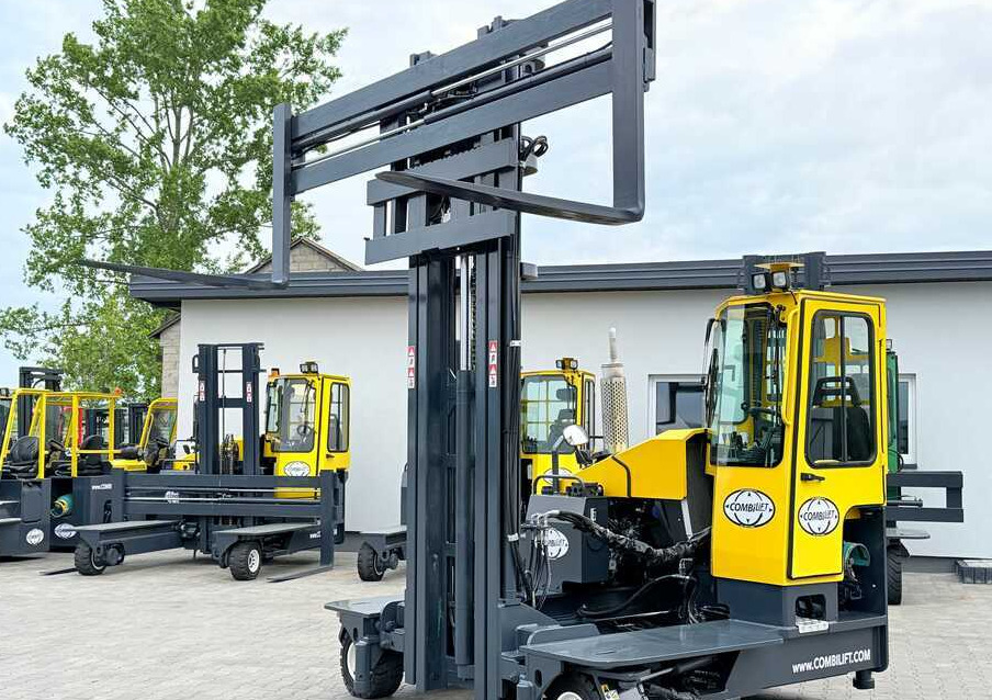 Elevatore 4 vie Combilift C5000 / TRIPLEX 7500MM / WIDE FORK POSITIONER / FREE LIFT / NEW TYRES / HEATED CABIN: foto 27