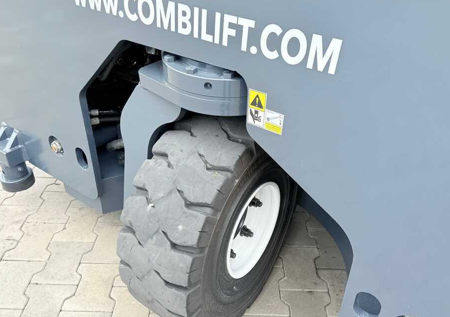 Elevatore 4 vie Combilift C5000 / TRIPLEX 7500MM / WIDE FORK POSITIONER / FREE LIFT / NEW TYRES / HEATED CABIN: foto 8