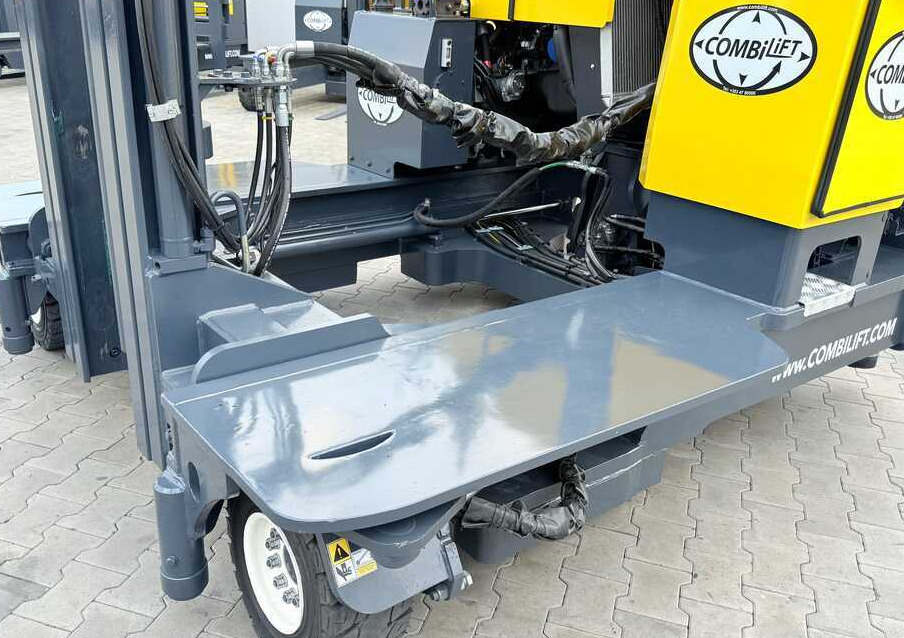 Elevatore 4 vie Combilift C5000 / TRIPLEX 7500MM / WIDE FORK POSITIONER / FREE LIFT / NEW TYRES / HEATED CABIN: foto 25