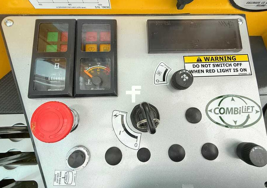 Elevatore 4 vie Combilift C5000 / TRIPLEX 7500MM / WIDE FORK POSITIONER / FREE LIFT / NEW TYRES / HEATED CABIN: foto 18
