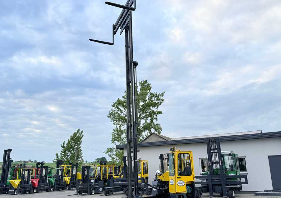 Elevatore 4 vie Combilift C5000 / TRIPLEX 7500MM / WIDE FORK POSITIONER / FREE LIFT / NEW TYRES / HEATED CABIN: foto 38