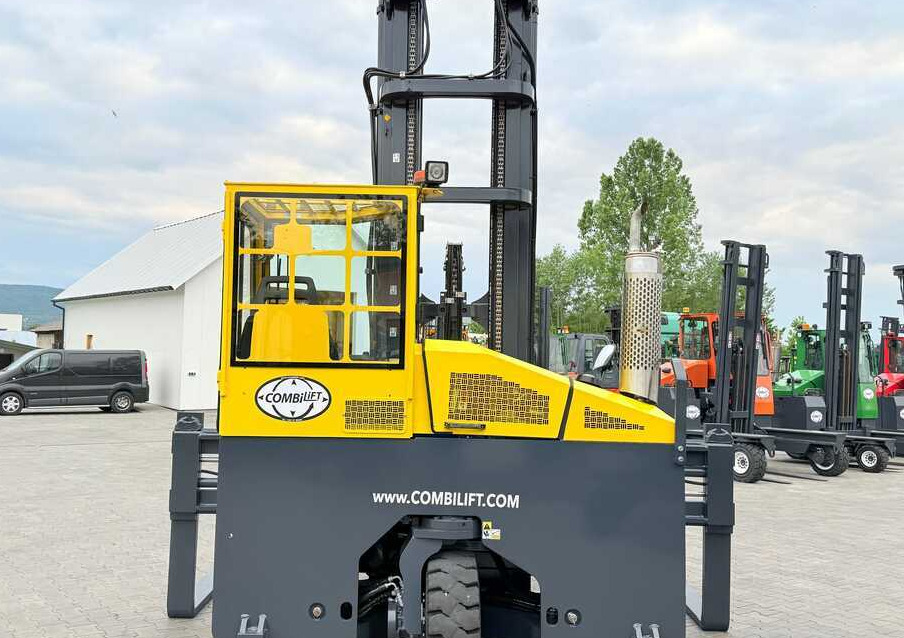 Elevatore 4 vie Combilift C5000 / TRIPLEX 7500MM / WIDE FORK POSITIONER / FREE LIFT / NEW TYRES / HEATED CABIN: foto 9