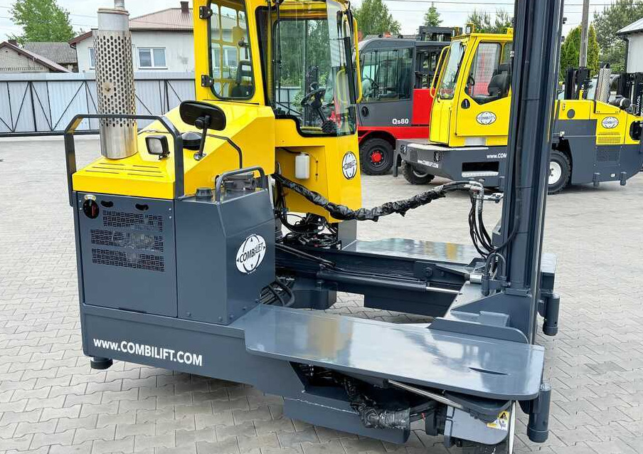 Elevatore 4 vie Combilift C5000 / TRIPLEX 7500MM / WIDE FORK POSITIONER / FREE LIFT / NEW TYRES / HEATED CABIN: foto 30