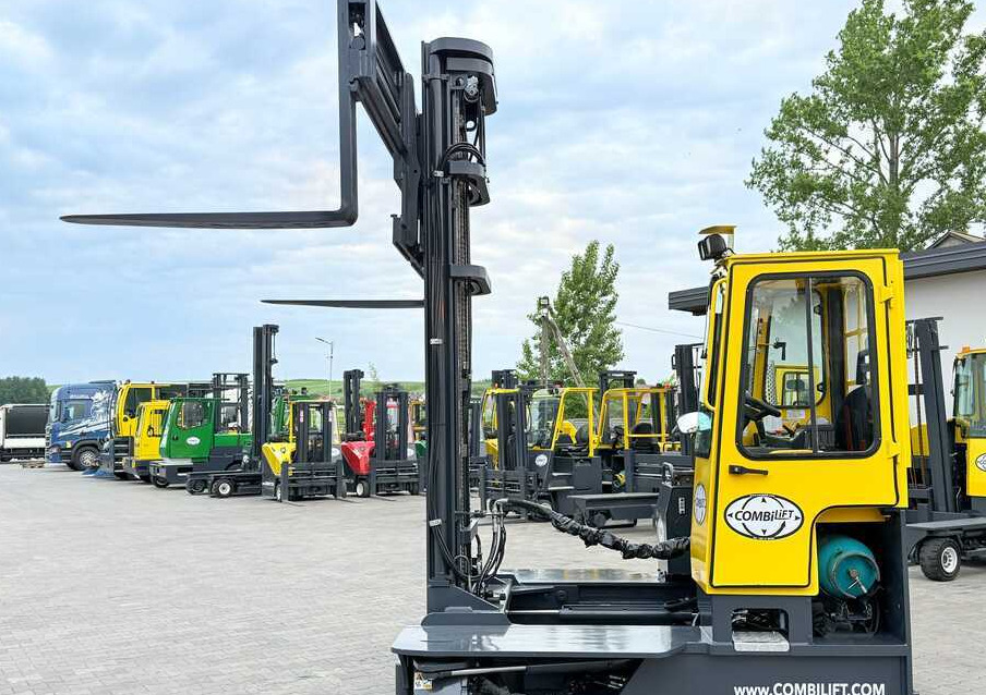 Elevatore 4 vie Combilift C5000 / TRIPLEX 7500MM / WIDE FORK POSITIONER / FREE LIFT / NEW TYRES / HEATED CABIN: foto 24