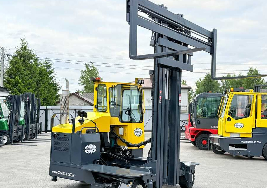 Elevatore 4 vie Combilift C5000 / TRIPLEX 7500MM / WIDE FORK POSITIONER / FREE LIFT / NEW TYRES / HEATED CABIN: foto 29