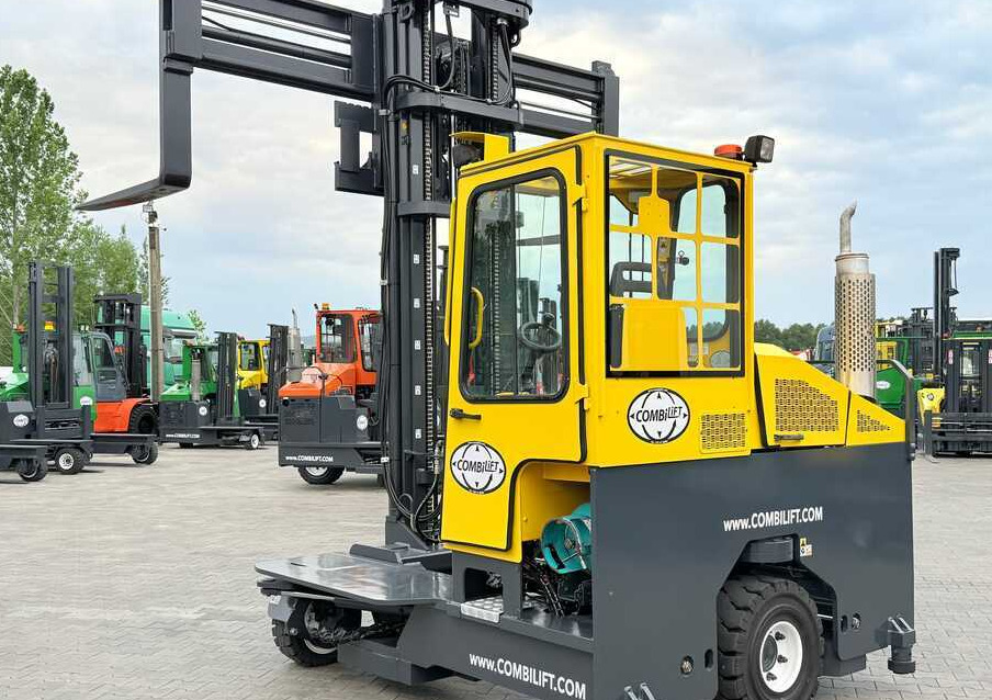 Elevatore 4 vie Combilift C5000 / TRIPLEX 7500MM / WIDE FORK POSITIONER / FREE LIFT / NEW TYRES / HEATED CABIN: foto 22