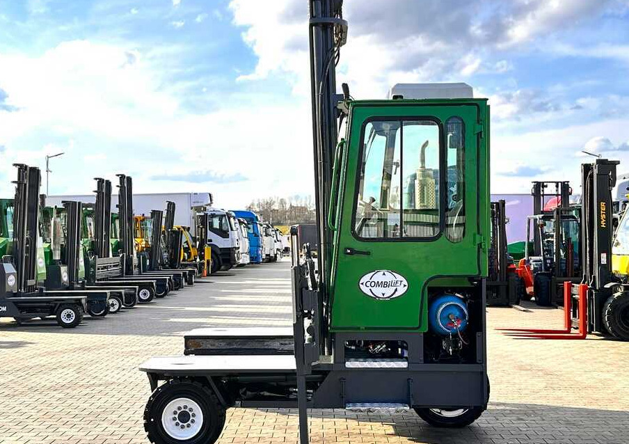 Combilift C5000XL / LPG / AIR CONDITIONING / WIDE POSITIONER / DUPLEX MAST / ADJUSTABLE FORKS / NEW TIRES / EXCELLENT CONDITION! - Elevatore 4 vie: foto 4 Combilift C5000XL / LPG / AIR CONDITIONING / WIDE POSITIONER / DUPLEX MAST / ADJUSTABLE FORKS / NEW TIRES / EXCELLENT CONDITION! - Elevatore 4 vie: foto 4