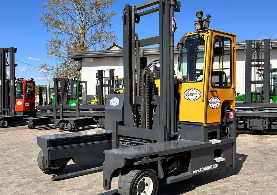 Combilift C9000 / GAS / DUPLEX / 4700MM / FREE LIFT / POSITIONER / FORK SIDE SHIFT / EXCELLENT CONDITION - Elevatore 4 vie: foto 1 Combilift C9000 / GAS / DUPLEX / 4700MM / FREE LIFT / POSITIONER / FORK SIDE SHIFT / EXCELLENT CONDITION - Elevatore 4 vie: foto 1