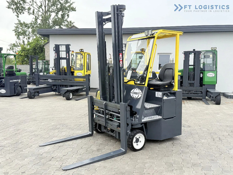 Combilift CB2500 / DUPLEX / 4100MM / DIESEL / FREE LIFT / FORK POSITIONER / SIDE SHIFT / LIKE NEW / Wide range of four-way and side loader - Elevatore 4 vie: foto 1 Combilift CB2500 / DUPLEX / 4100MM / DIESEL / FREE LIFT / FORK POSITIONER / SIDE SHIFT / LIKE NEW / Wide range of four-way and side loader - Elevatore 4 vie: foto 1