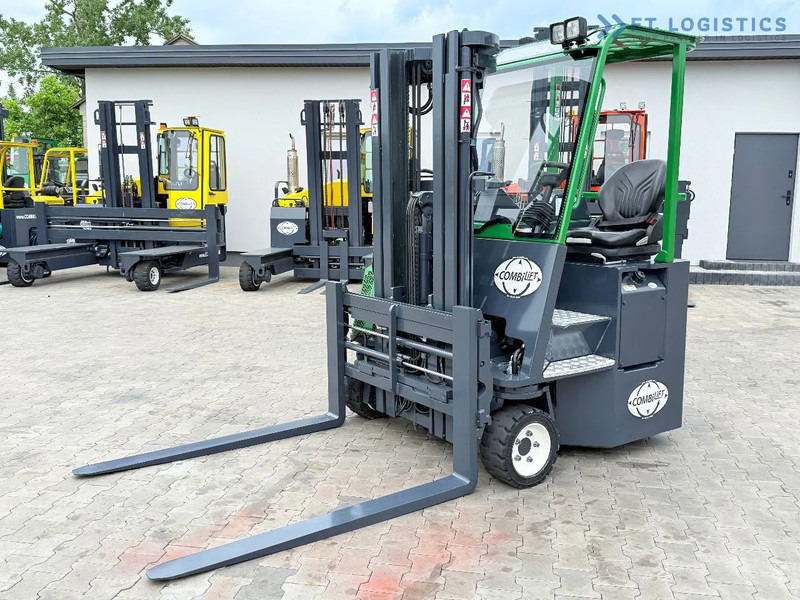 Elevatore 4 vie Combilift CB3000 / DIESEL / TRIPLEX 4900MM / FULL FREE LIFT / SIDE SHIFT / FORK POSITIONER / 1500MM FORKS / LIKE NEW CB3000 / DIESEL / TRI: foto 1