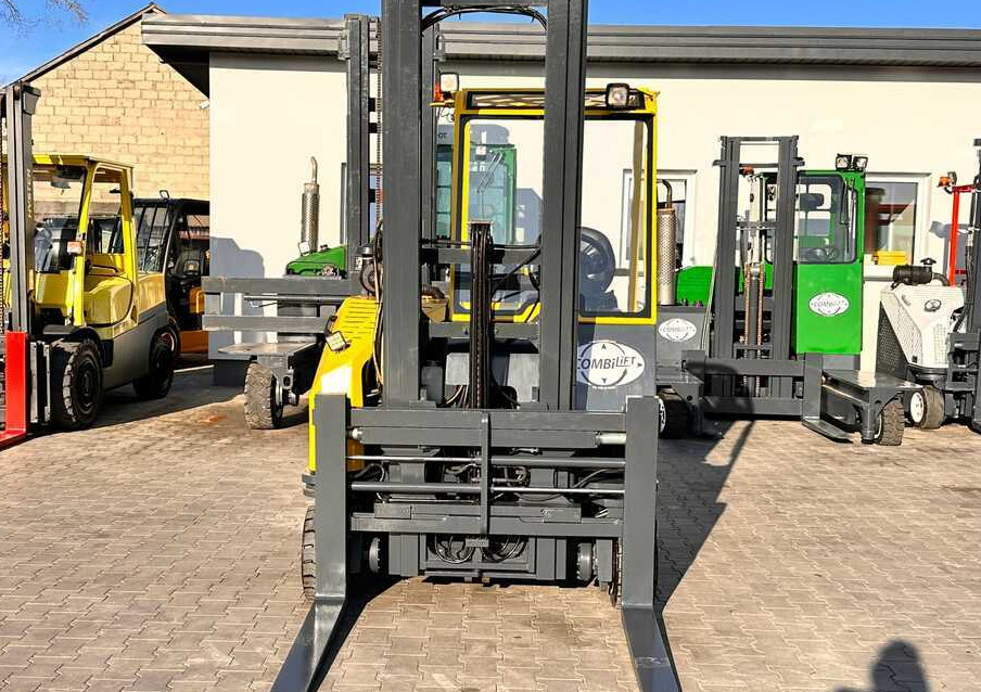 Combilift CB3000 / LPG / DUPLEX / 4000MM / FREE LIFT / NEW BAND TIRES / LIKE NEW - Elevatore 4 vie: foto 3 Combilift CB3000 / LPG / DUPLEX / 4000MM / FREE LIFT / NEW BAND TIRES / LIKE NEW - Elevatore 4 vie: foto 3