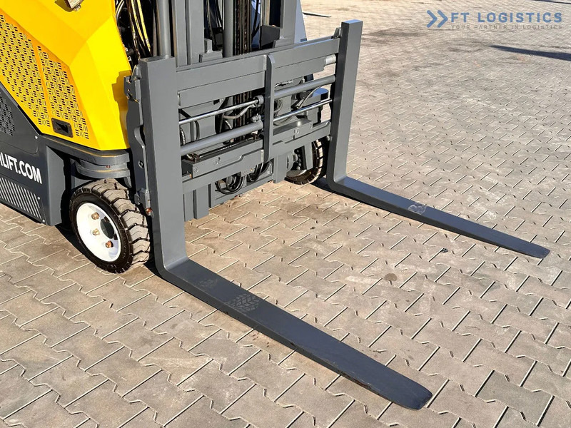 Combilift CB3000 / LPG / DUPLEX / 4000MM / FREE LIFT / NEW TIRES / LIKE NEW CB3000 / LPG / DUPLEX / 4000MM / FREE LIFT / NEW TIRES / LIKE - Elevatore 4 vie: foto 4 Combilift CB3000 / LPG / DUPLEX / 4000MM / FREE LIFT / NEW TIRES / LIKE NEW CB3000 / LPG / DUPLEX / 4000MM / FREE LIFT / NEW TIRES / LIKE - Elevatore 4 vie: foto 4