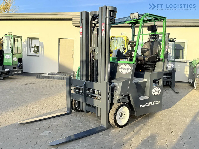 Combilift CB4000 / GAS / TRIPLEX 5200MM / FREE LIFT / FORK POSITIONER / SIDE SHIFT / EXCELLENT CONDITION / Wide range of four-way and side - Elevatore 4 vie: foto 3 Combilift CB4000 / GAS / TRIPLEX 5200MM / FREE LIFT / FORK POSITIONER / SIDE SHIFT / EXCELLENT CONDITION / Wide range of four-way and side - Elevatore 4 vie: foto 3