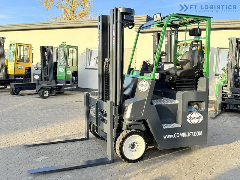 Combilift CB4000 / GAS / TRIPLEX 5200MM / FREE LIFT / FORK POSITIONER / SIDE SHIFT / EXCELLENT CONDITION / Wide range of four-way and side - Elevatore 4 vie: foto 2 Combilift CB4000 / GAS / TRIPLEX 5200MM / FREE LIFT / FORK POSITIONER / SIDE SHIFT / EXCELLENT CONDITION / Wide range of four-way and side - Elevatore 4 vie: foto 2